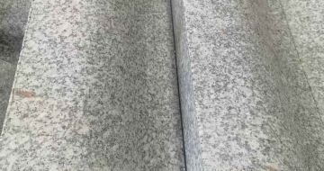 山东芙蓉白S型拉丝面路沿石