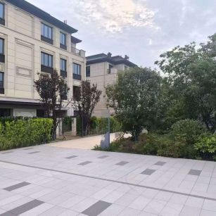 山东 芝麻白与芝麻白搭配铺装，尺寸1200*600