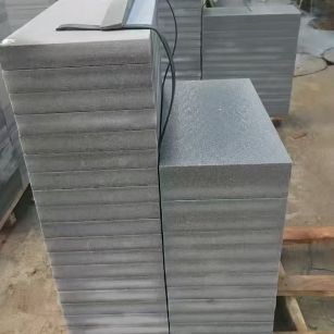 山东 芝麻灰火烧面300*600*50地铺石材