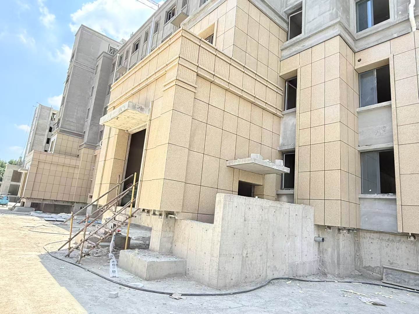 山东 黄金麻干挂，工地实拍