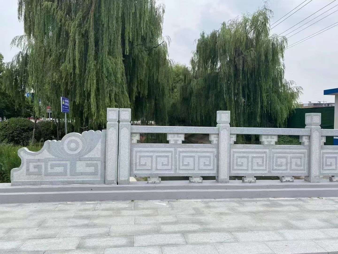 山东 芝麻灰桥栏杆、河道栏杆安装效果