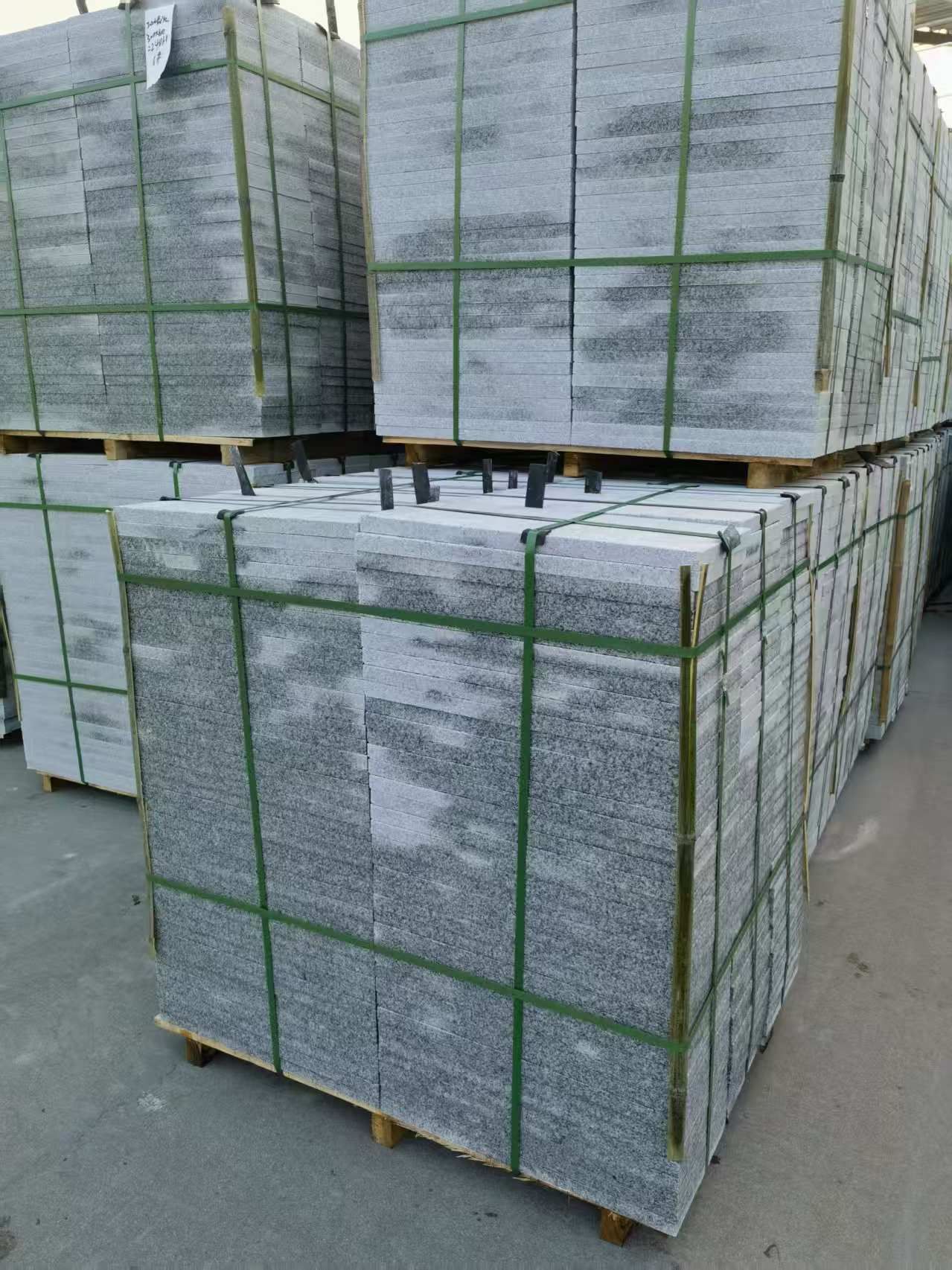 山东 芝麻白地铺石材