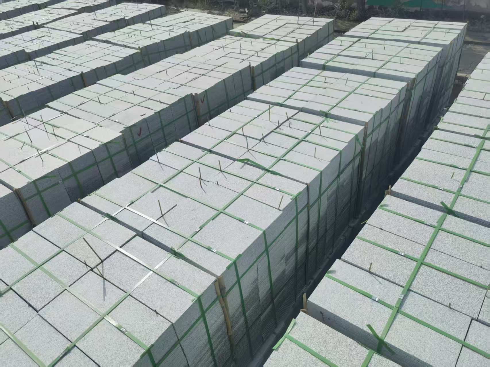 山东 芝麻白1.8公分火烧300*600地铺，清仓大甩卖