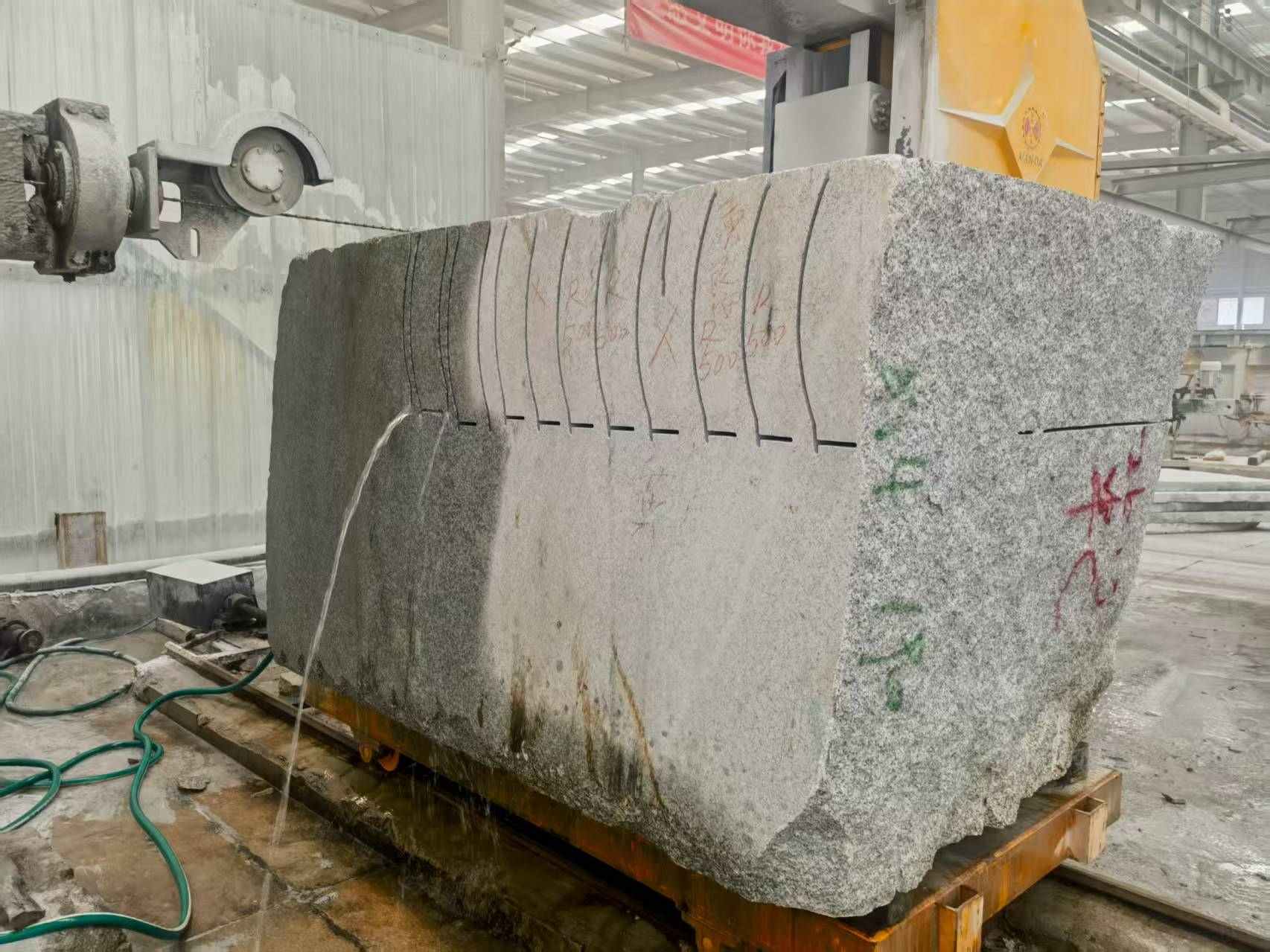 山东 602，大花芙蓉白，绳锯加工弧形路沿石