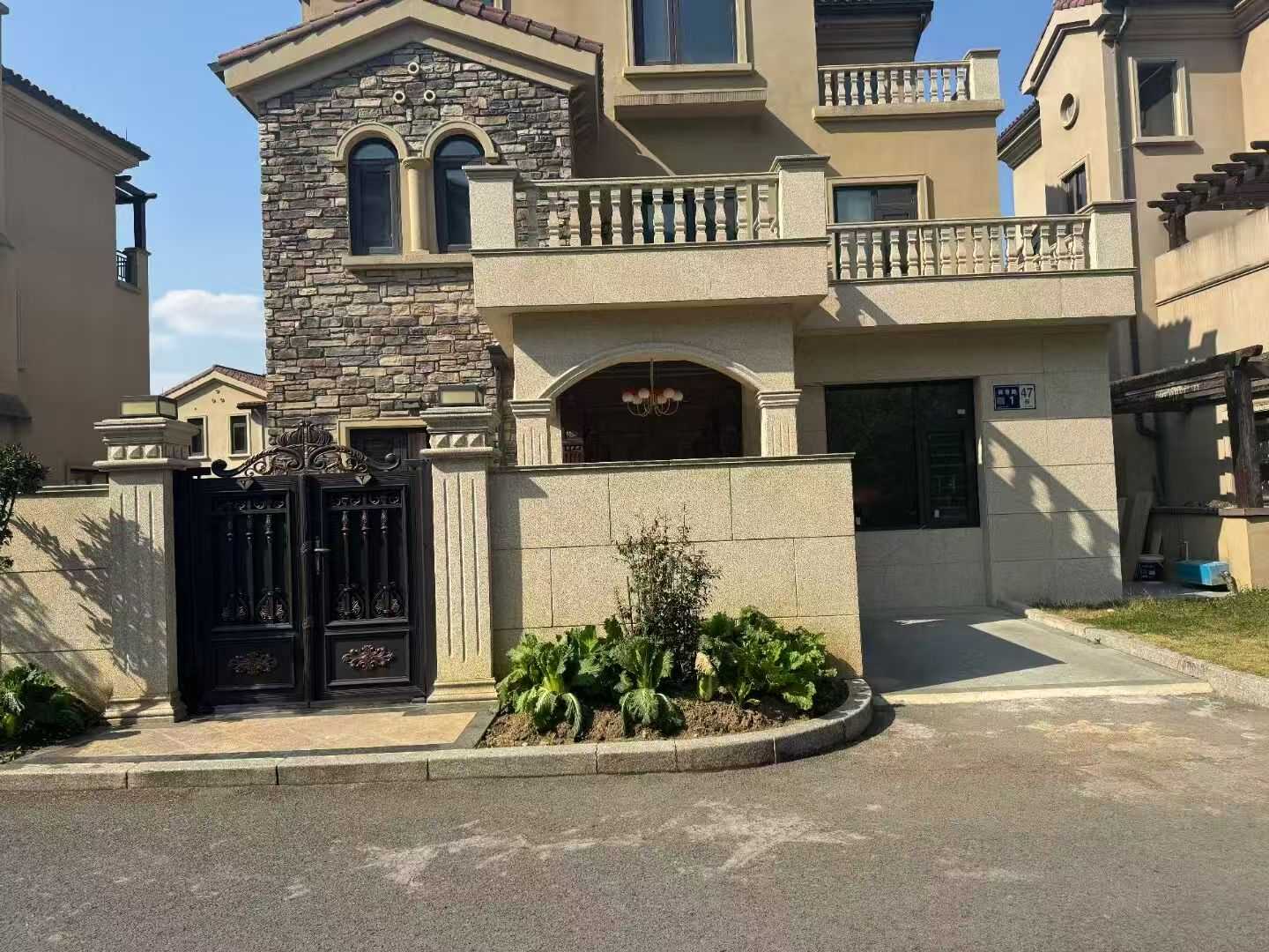 山东黄金麻别墅干挂效果展示