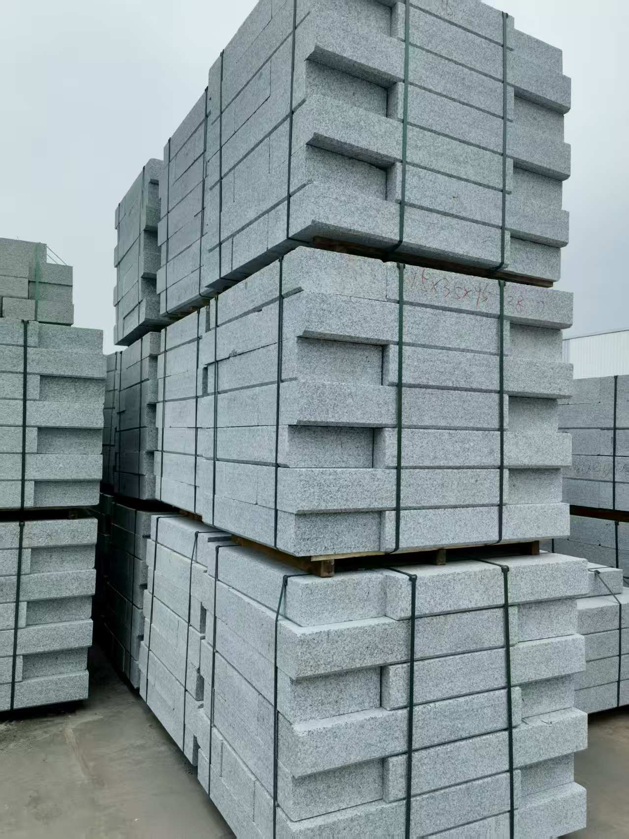 山东 路沿石，板板正正的路沿石