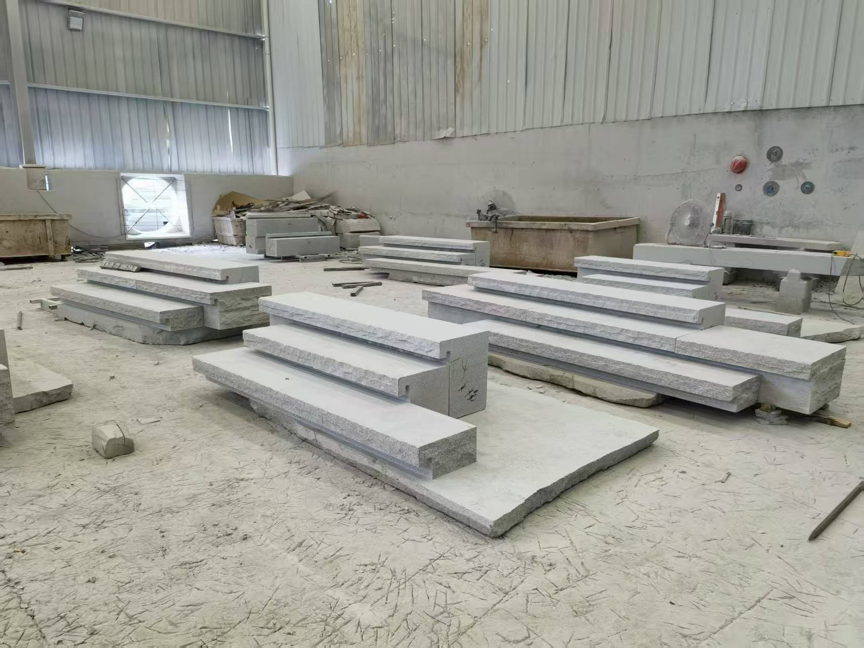 山东 整石台阶（大面火烧+侧面自然面），出货前厂内拼装