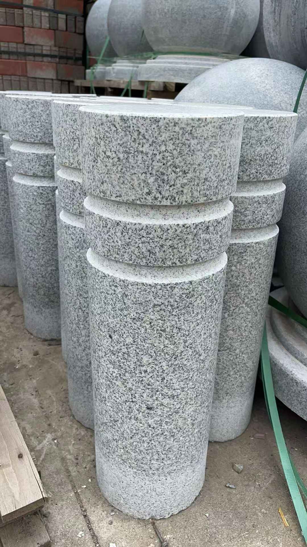 山东 芝麻白花岗岩挡车柱、隔离柱多少钱