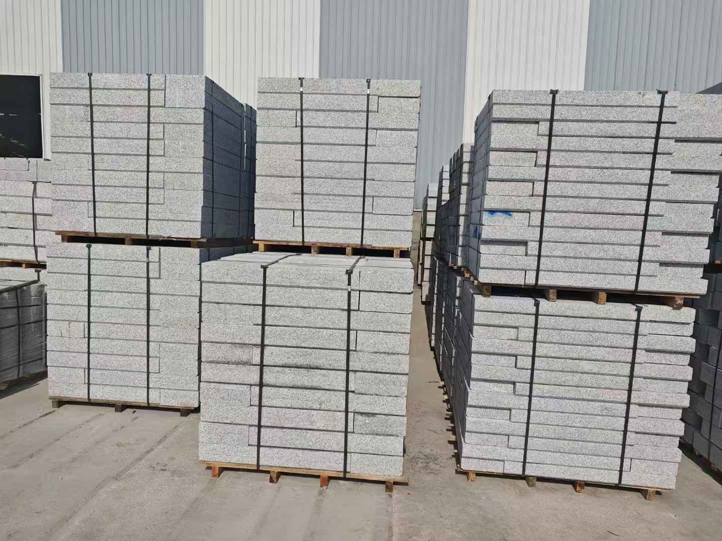 山东 芙蓉白路沿石，价格便宜