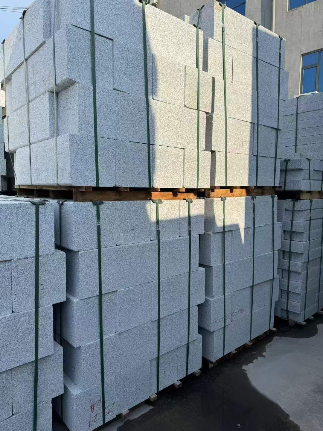 山东 芝麻白路沿石