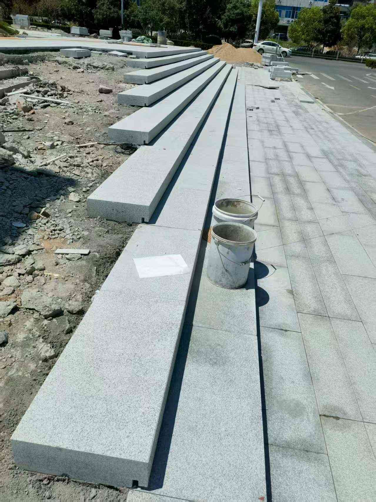 山东 芝麻白整石台阶，施工现场