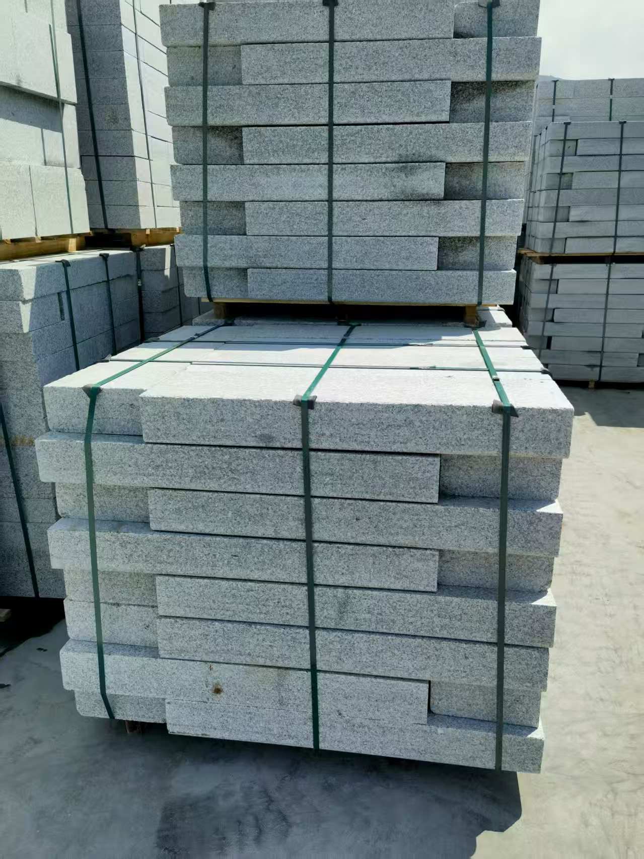 山东 芙蓉白花岗岩路沿石、平石尺寸标准，色泽均匀