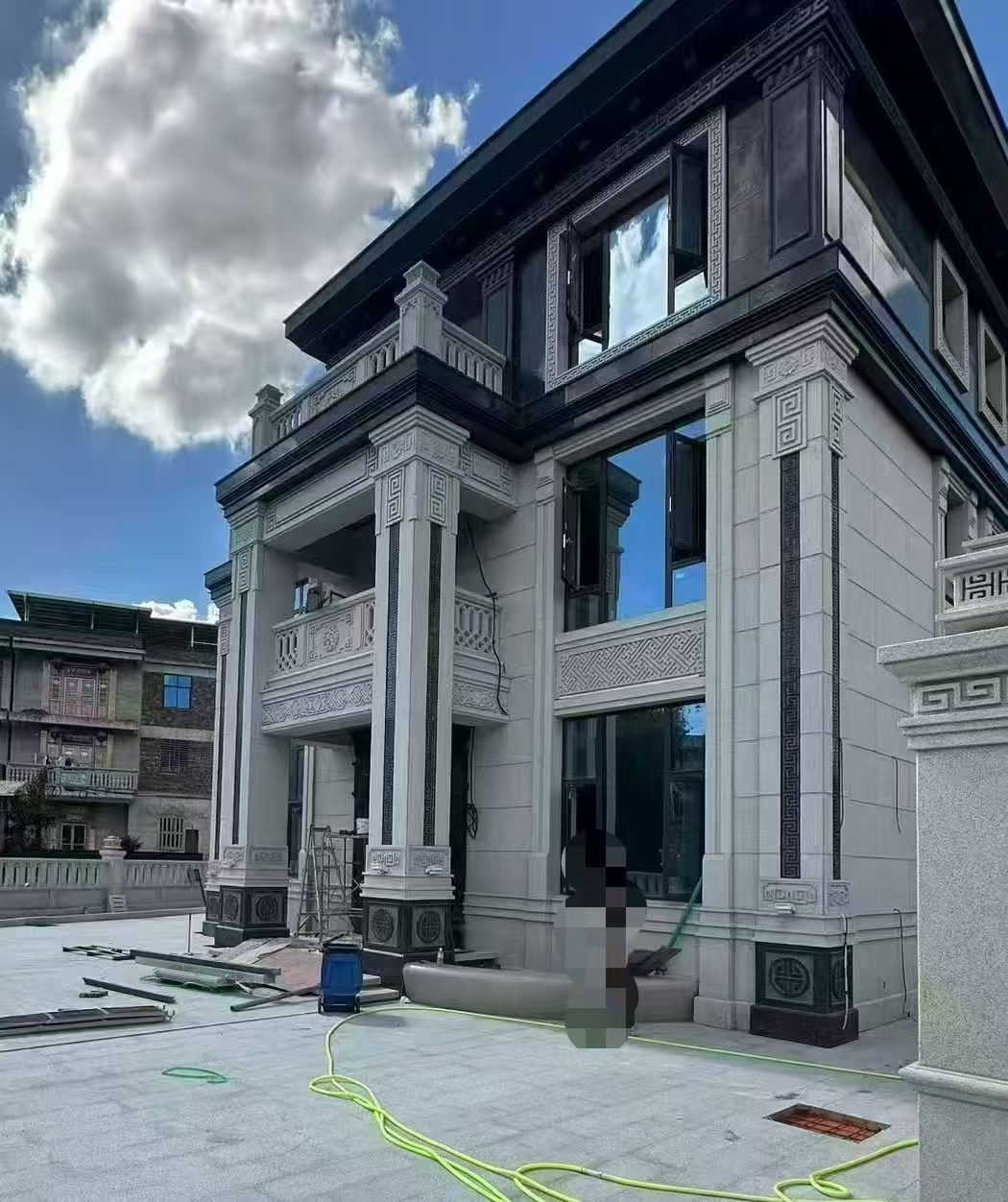 山东 别墅干挂，芝麻白与芝麻黑完美配合