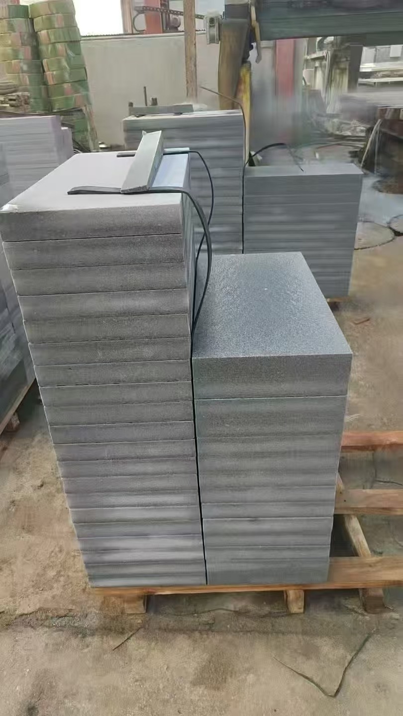 山东 芝麻灰火烧面300*600*50地铺石材