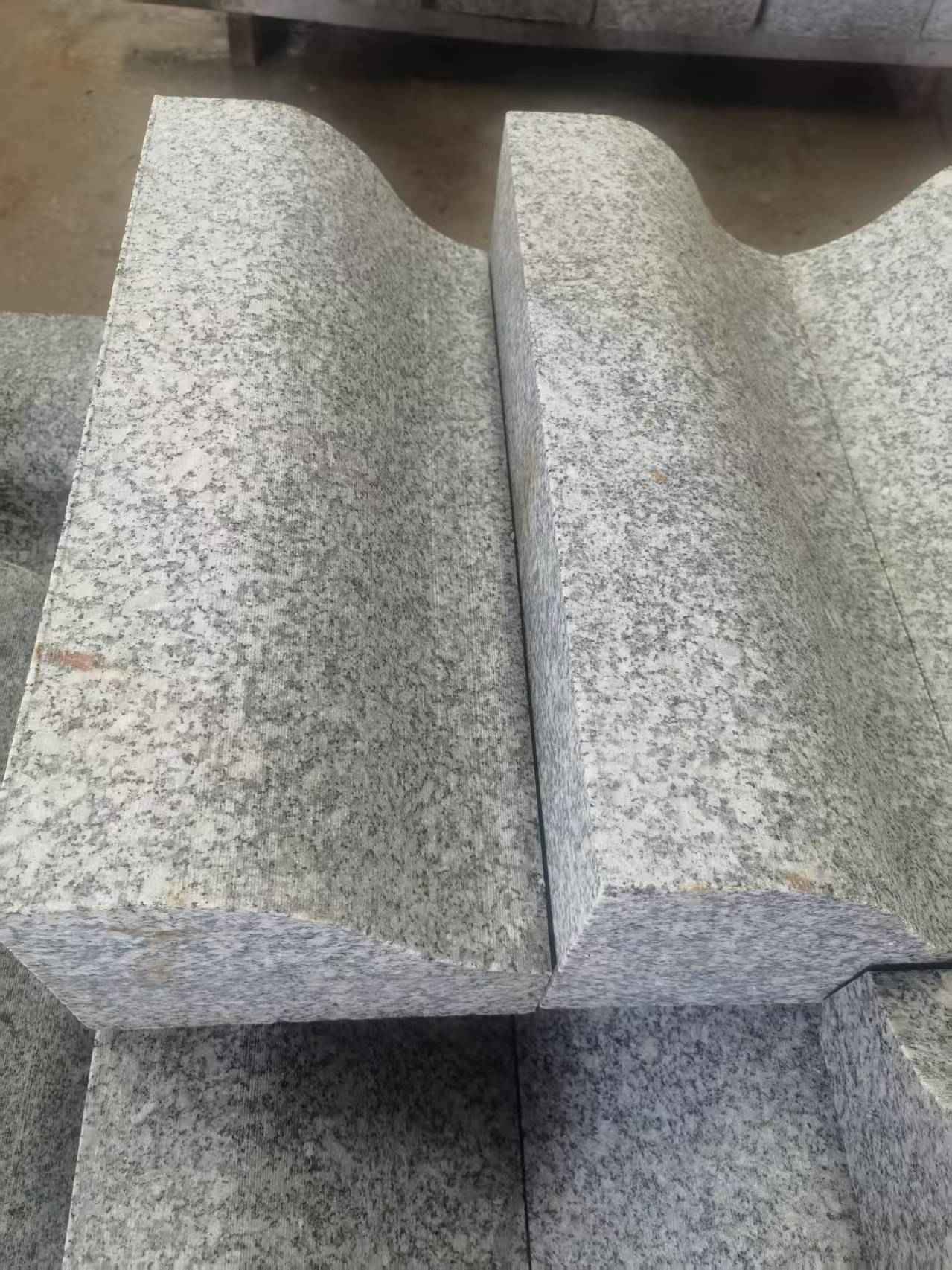 山东芙蓉白S型拉丝面路沿石